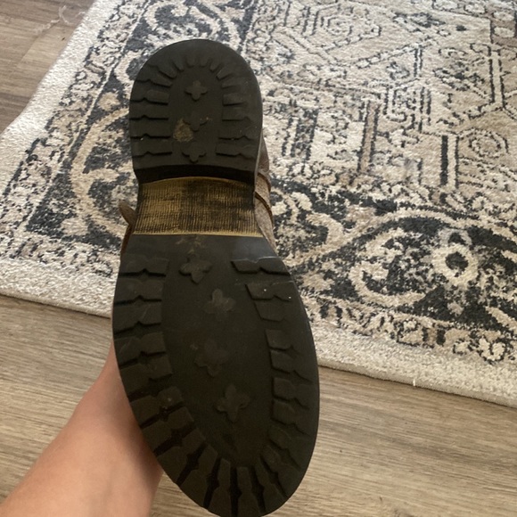 ✨HP✨Steve Madden Brewzzer distressed leather boots - Picture 7 of 10